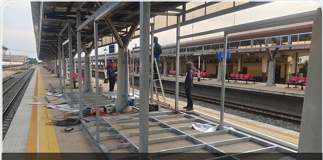Railway platform structure installation